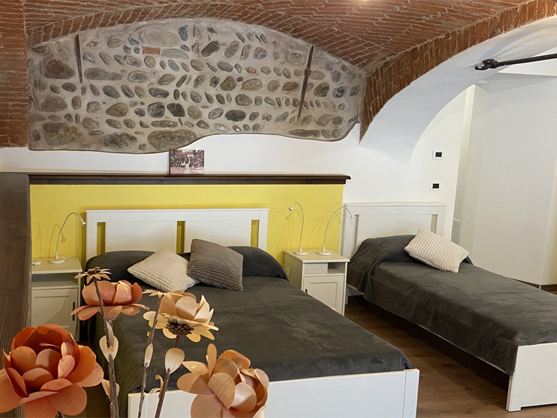 Il B&B è situato in una tranquilla località del Canavese, a pochi passi dal centro storico,(clicca sulla foto per maggiori informazioni)
